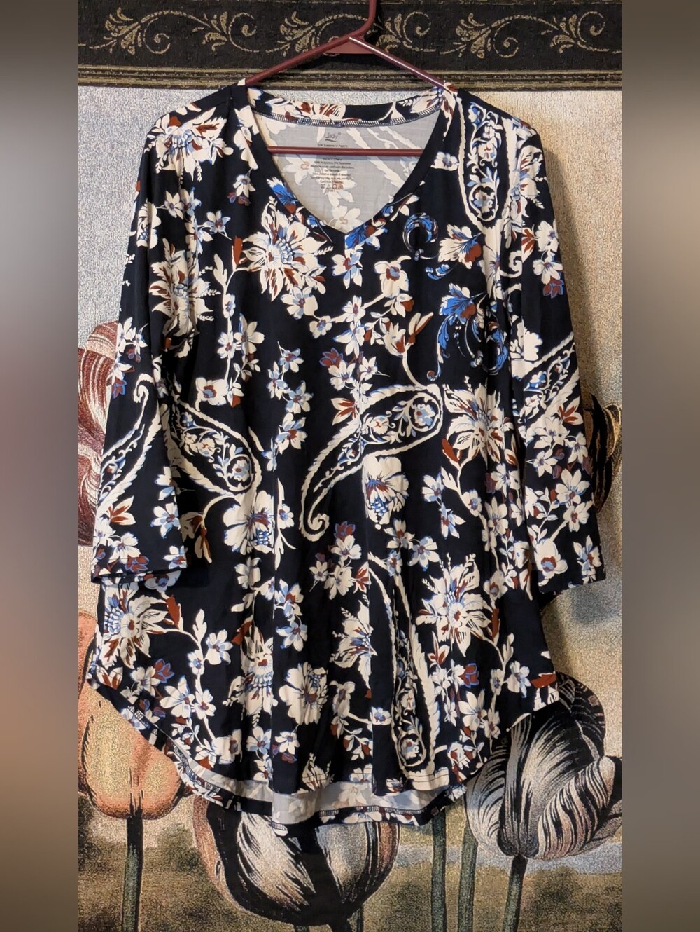 Lidys Women's Black Floral V-Neck Tunic Top
